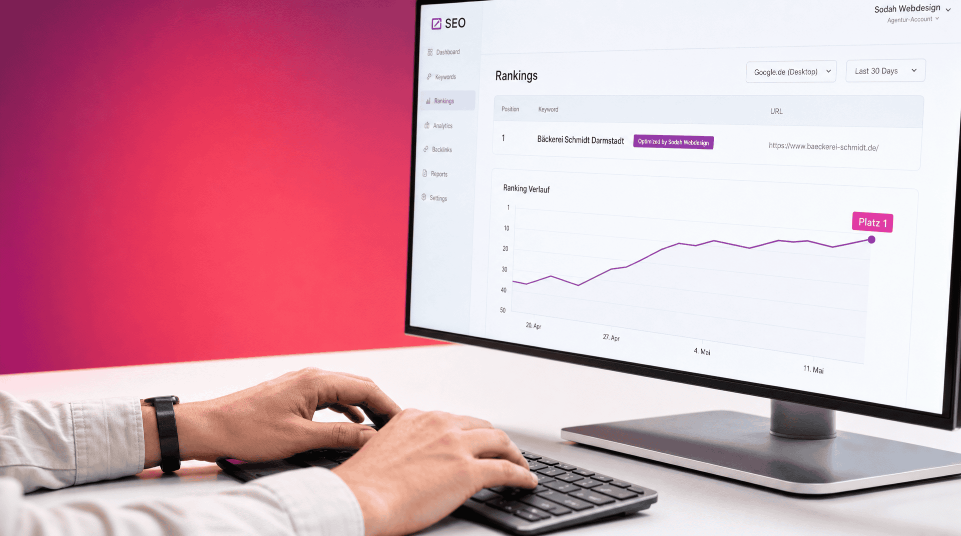 SEO Ranking-Analyse für Bäckerei Schmidt Darmstadt Screenshot einer SEO-Analyse-Software, die den Aufstieg der Bäckerei Schmidt Darmstadt auf Platz 1 zeigt.